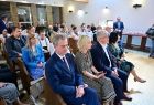 Marszałek Witold Kozłowski, Senator Jan Hamerski, poseł Urszula Nowogórska, poseł Elżbieta Zielińska Poseł Anna Paluch, radna Marta Mordarska, starosta limanowski Mieczysław Uryga, przyglądają się występom.