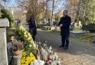 marszałek przed grobem rodziców św. Jana Pawła II