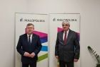 Marszałek Witold Kozłowski wraz z samorządowcami, uczestnikami spotkania w agendzie zamiejscowej urzędu marszałkowskiego w Miechowie