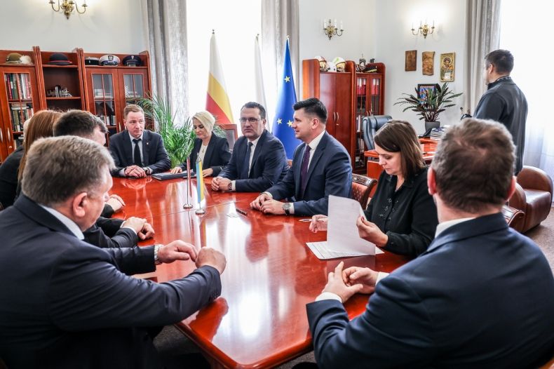 Wicemarszałek w trakcie spotkania z delegacją ukraińską