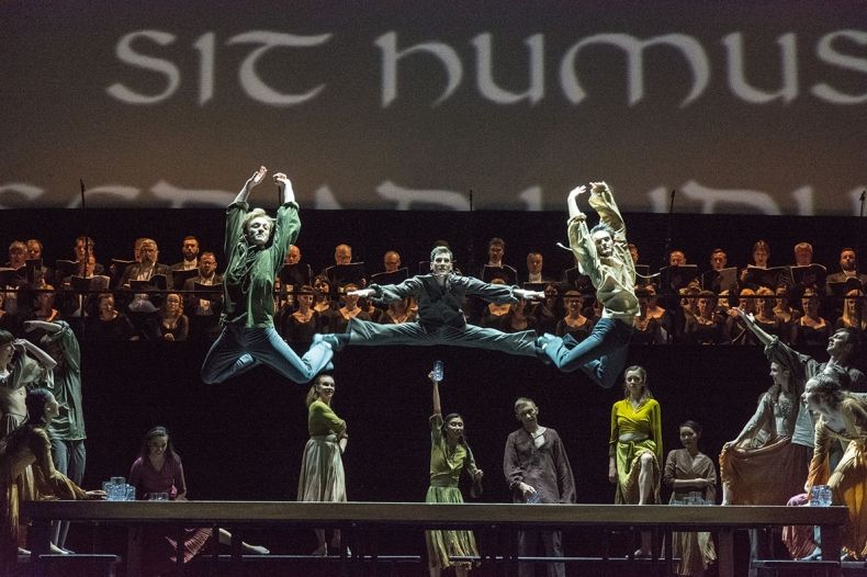 Zdjęcie ze spektaklu Carmina Burana na scenie Opery Krakowskiej
