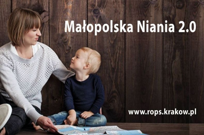 Dziecko siedzi obok opiekunki, w tle napis "Małopolska Niania 2.0"