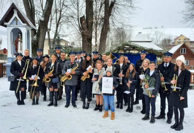 OSP w Kacwinie, członkowie zespołu stoją w rzędzie