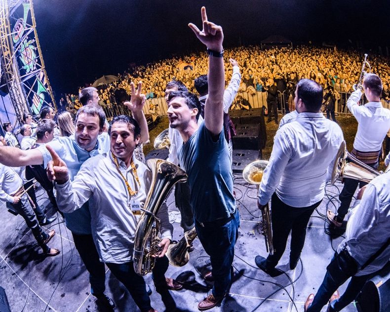 Pannonica Festiwal - zespół muzyczny na tle widowni