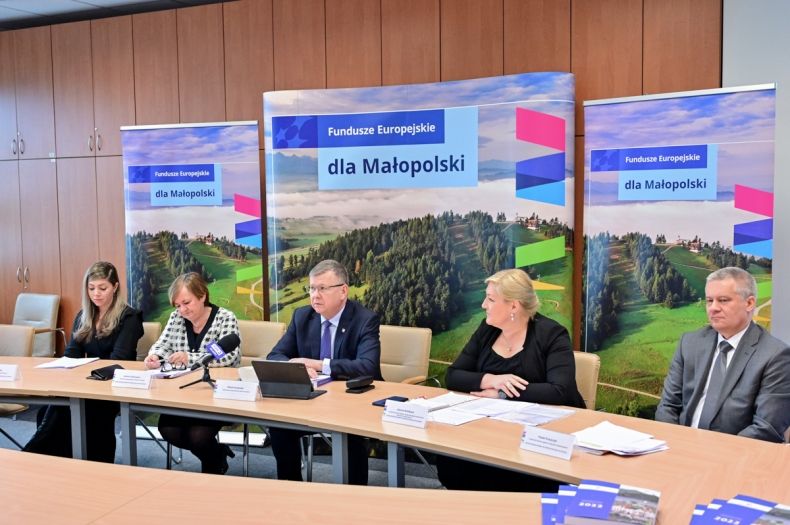 Marszałek Witold Kozłowski, Joanna Urbanowicz, Joanna Schilbach, Agata Syrek, Paweł Knapczyk, podczas konferencji prasowej. 