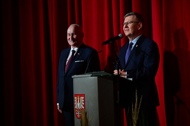 Marszałek Województwa Małopolskiego Witold Kozłowski, w trakcie przemowy na scenie Opery Krakowskiej.