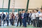 Iwona Gibas, Rafał Stuglik i uczniowie szkoły