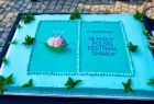 Niebieski tort okolicznościowy Festiwalu Smaku