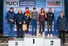 radni województwa na podium wraz z triumfatorami