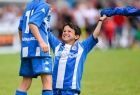 Młody zawodnik cieszy się z wyniku meczu