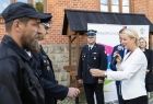Iwona Gibas przekazuje klucze do nowego pojazdu