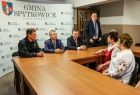 Spotkanie marszałka Witolda Kozłowskiego ze strażakami i paniami z koła gospodyń wiejskich