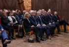 Wicemarszałek Józef Gawron oraz pozostali uczestnicy siedzą w pierwszym rzędzie.