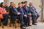 marszałek Witold Kozłowski, wicemarszałek Łukasz Smółka i radny Andrzej Wójcik