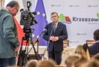 marszałek w oku kamery telewizyjnej