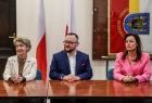 Radni gminy Brzeszcze oraz dyrektor Katarzyna Węgrzyn-Madeja z Zarządu Dróg Wojewódzkich w Krakowie