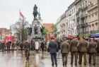 Żołnierze zgromadzeni na placu Matejki