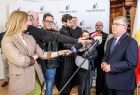 Witold Kozłowski mówi do mikrofonu