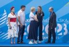 Iwona Gibas z zarządu województwa oraz radny województwa Rafał Kosowski w trakcie ceremonii wręczania medali igrzysk europejskich