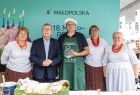 uczestnicy festiwalu z marszałkiem Kozłowskim