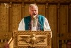 prezes Związku Podhalan przemawia podczas Mszy Świętej