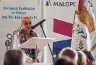 jeden z zaproszonych gości przemawia podczas zjazdu