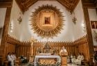 widok na ołtarz w kościele gdzie odbywały się uroczystości