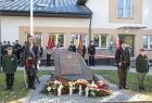 Warta honorowa przy pomniku