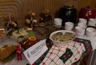 Potrawy świąteczne leżą na stole. Obok napis Małopolska.