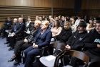 Iwona Gibas, zaproszeni goście i uczniowie szkół z powiatu oświęcimskiego