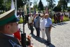 Reprezentanci województwa składają kwiaty