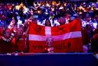 kibice z flagą Danii