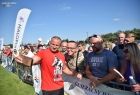 Mariusz Pudzianowski, najsłynniejszy polski strongmen, fotografuje się z publicznością