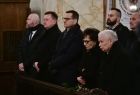 Minister MON Mariusz Błaszczak, premier Mateusz Morawiecki, marszałek Sejmu Elżbieta Witek i prezes PiS Jarosław Kaczyński w kościele.