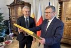 marszałek z przedstawicielami spółki