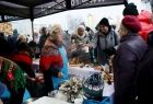 Akcja Małopolska uskrzydla na rynku w Zatorze, Iwona Gibas z mieszkańcami