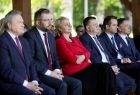 Wicepremier prof. Piotr Gliński, minister Grzegorz Puda, Iwona Gibas z zarządu województwa oraz parlamentarzyści biorący udział w uroczystości 