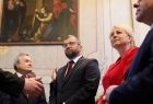 Wicepremier Piotr Gliński, minister Grzegorz Puda, Iwona Gibas z Zarządu Województwa Małopolskiego podczas zwiedzania świątyni