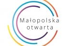 Logo z napisem Małopolska otwarta.