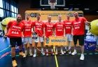 Koszykarze 3x3 w hali 100-lecia Cracovii w koszulkach "Pierzan jesteśmy z Tobą"