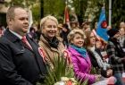 Iwona Gibas z Zarządu Województwa wśród współpracowników i uczestników parady patriotycznej w Oświęcimiu 