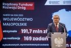 Minister infrastruktury Andrzej Adamczyk zwraca się do uczestników wydarzenia