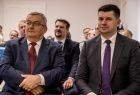 Minister infrastruktury Andrzej Adamczyk oraz wicemarszałek województwa małopolskiego Łukasz Smółka