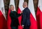 Iwona Gibas wręcza Odznakę Honorową Województwa Małopolskiego