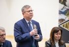 marszałek Małopolski Witold Kozłowski przemawia podczas uroczystości przekazania podpisanej umowy