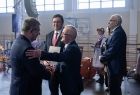 Marszałek Witold Kozłowski w trakcie wręczania odznaczeń.
