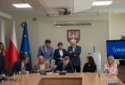 moment zawarcia umowy z 12 przedstawicielami gmin małopolskich 