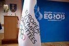 Na pierwszym tle flaga III Igrzysk Euroejskich