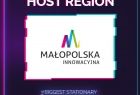 Logotyp Małopolska Innowacyjna na białym tle. Dookoła fioletowa ramka. Na górze napis Host Region, na dole napis Hackathon.