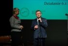 Marszałek Małopolski Witold Kozłowski przemawia podczas uroczystości, po lewej Iwona Gibas członek zarządu WM